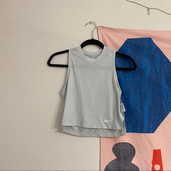 Nike Dri-Fit Breathe Cropped Women's Training Tank - Picture 2 of 6